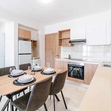 Daire Adolina One Bedroom 303 By Ezoria *